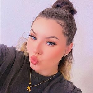 Meet your Posher, Adriana